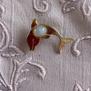 Ellensburg Blue broach